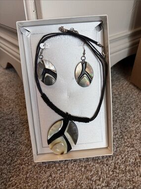 Black and White Necklace